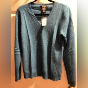 Cashmere V-neck sweater size M
